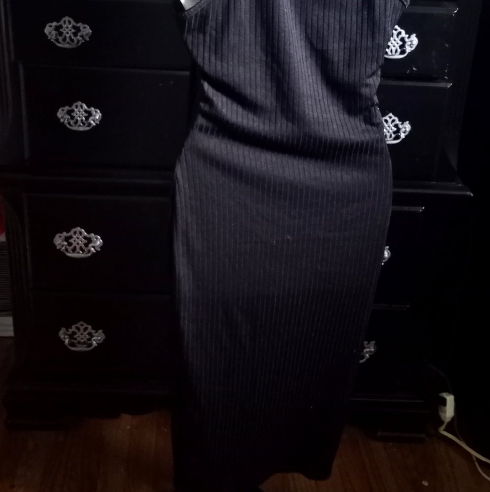 PrettyLittleThing Ribbed Bodycon Midi Dress - Picture 2 of 2